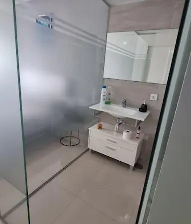 High Tech With Spa&gym *