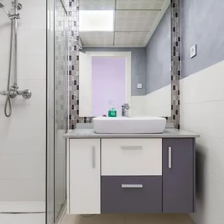 High Tech With Spa&gym Apartment